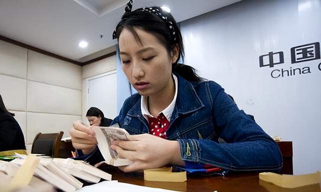 位居全球第5<strong></p>
<p>币火全球</strong>，70余国将人民币纳入外汇储备，人民币在国外叫什么