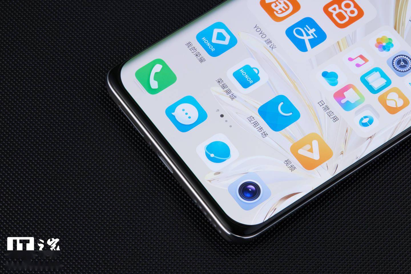【IT之家开箱】荣耀 70 Pro / Pro+ 图赏