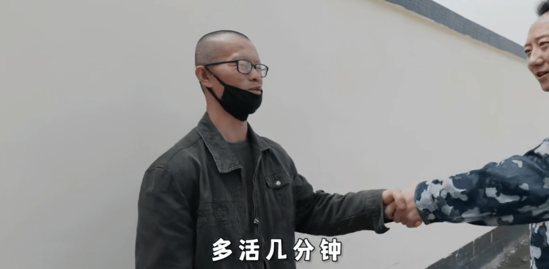 200万网友拼命劝<strong></p>
<p>币友投币网</strong>他别当网红