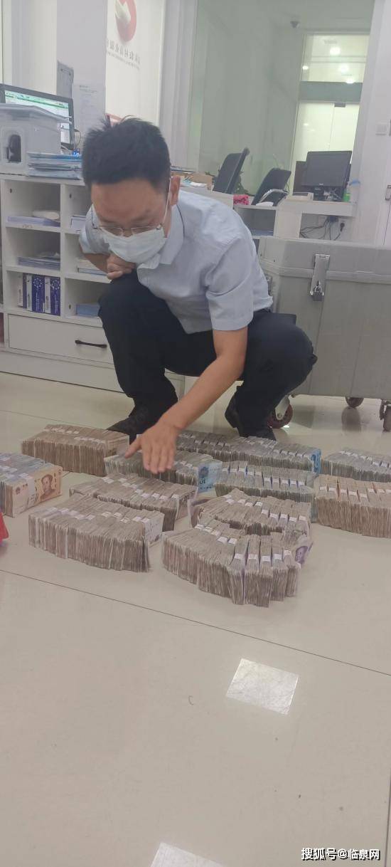 存残破币 临泉农商银行便民服务获赞誉