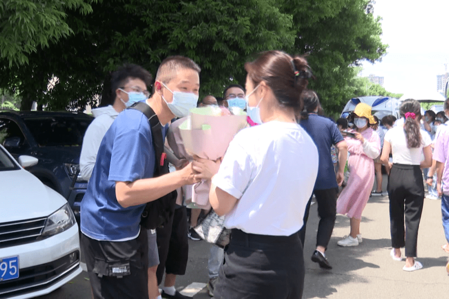 凯旋归“崃”