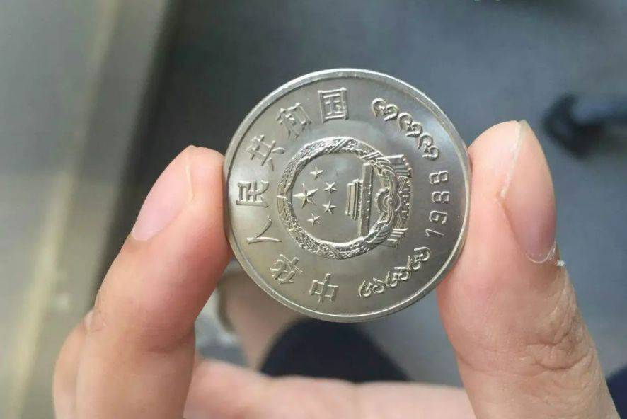 曾经被人嫌弃的1元硬币<strong></p>
<p>币先生</strong>，如今成纪念币币王，建行币还在涨