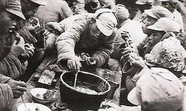 山西老农拿出一张欠条<strong></p>
<p>一千万法币</strong>，跟政府索要1100万法币，最后政府全额奉还