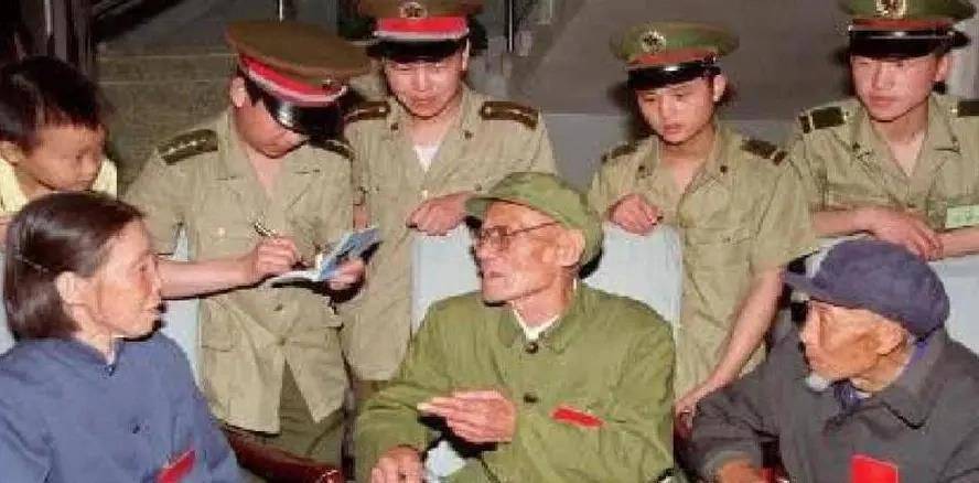 山西老农拿出一张欠条<strong></p>
<p>一千万法币</strong>，跟政府索要1100万法币，最后政府全额奉还