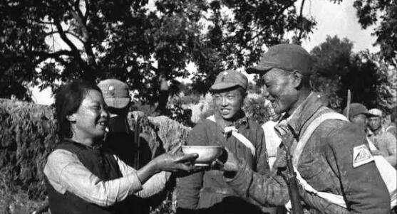 山西老农拿出一张欠条<strong></p>
<p>一千万法币</strong>，跟政府索要1100万法币，最后政府全额奉还
