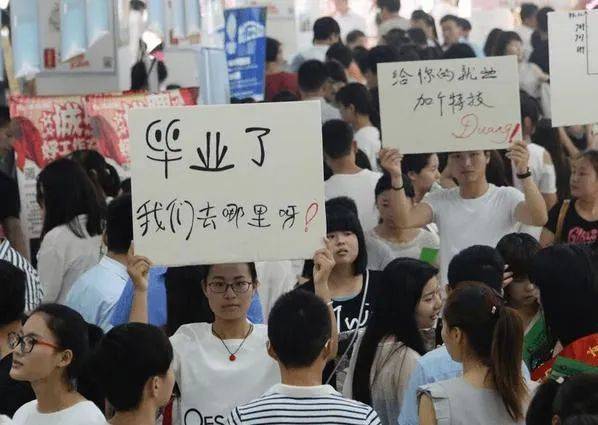 一千万新生儿嫌少<strong></p>
<p>一千万法币</strong>，一千万大学生嫌多