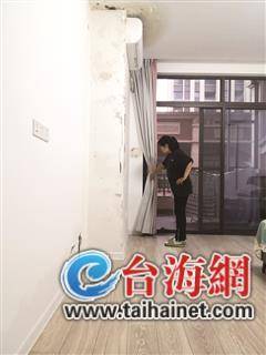 外面下大雨 屋里下小雨