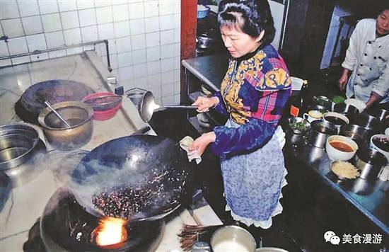 承德楼围龙屋里的美食