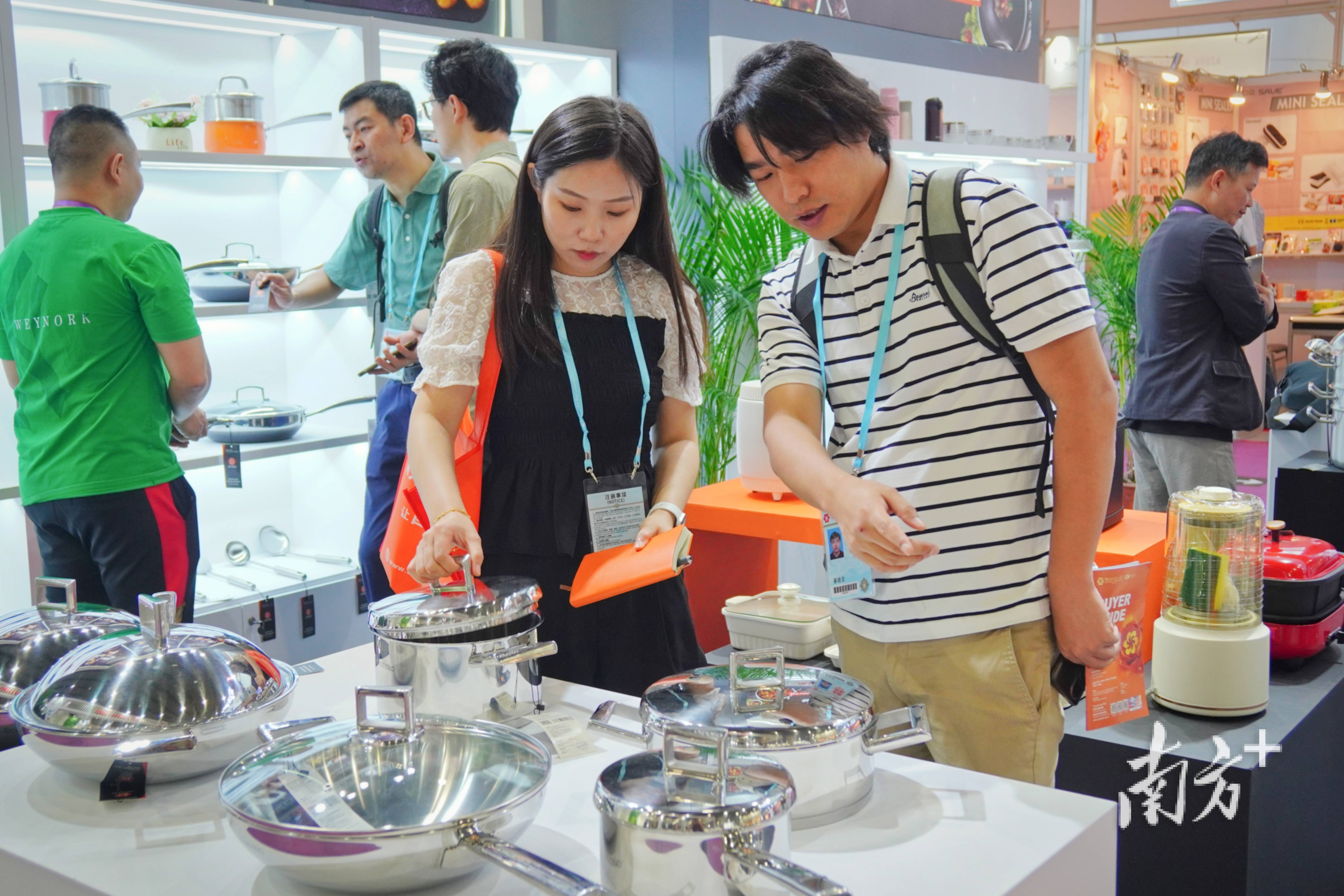 广交会海外客商云集<strong></p>
<p>满币交易</strong>，人民币交易更火为哪般？