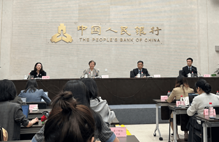 央行：人民币汇率在合理均衡水平上保持<strong></p>
<p>上币交易所</strong>了基本稳定