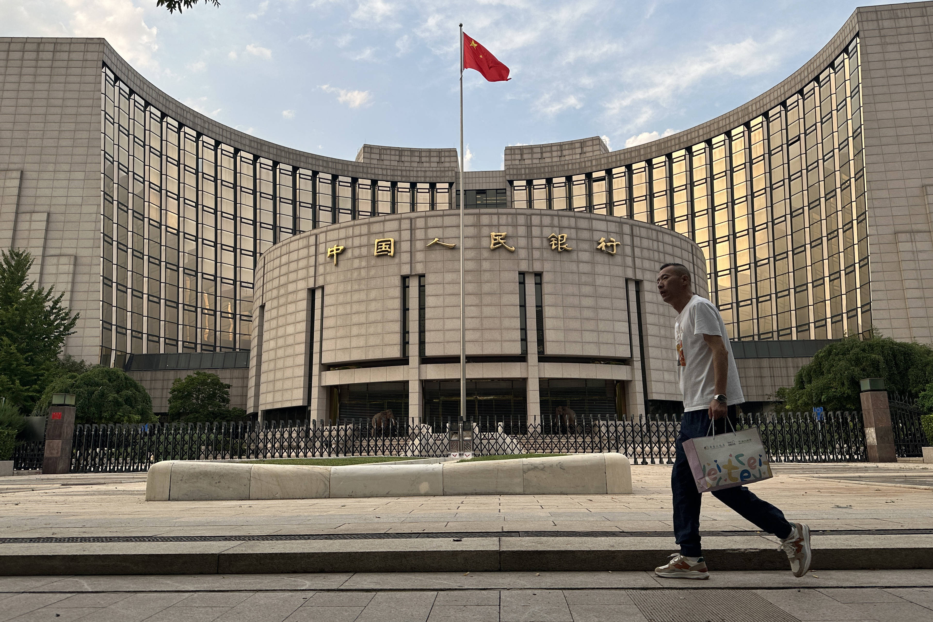 东西问｜张礼卿：全球金融安全网中<strong></p>
<p>中币网交易平台下载</strong>，人民币扮演何种角色？