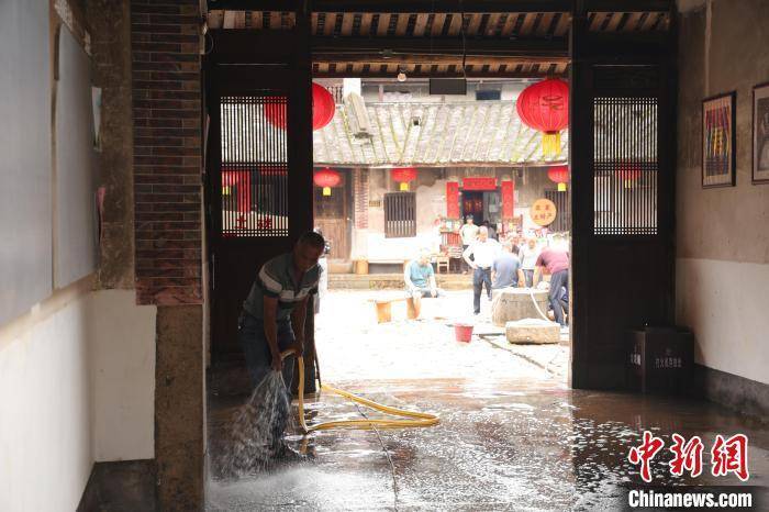 遇见福建：世遗土楼二宜楼端午节洗古井