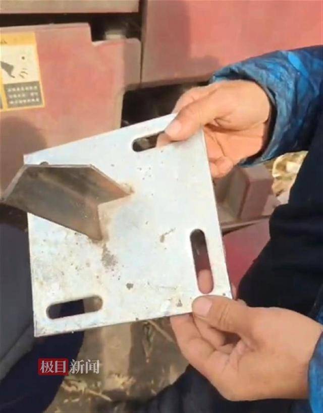 哈尔滨多处玉米地出现尖锐角铁<strong></p>
<p>三货币对冲套利ea</strong>，多台农机被扎胎，警方介入