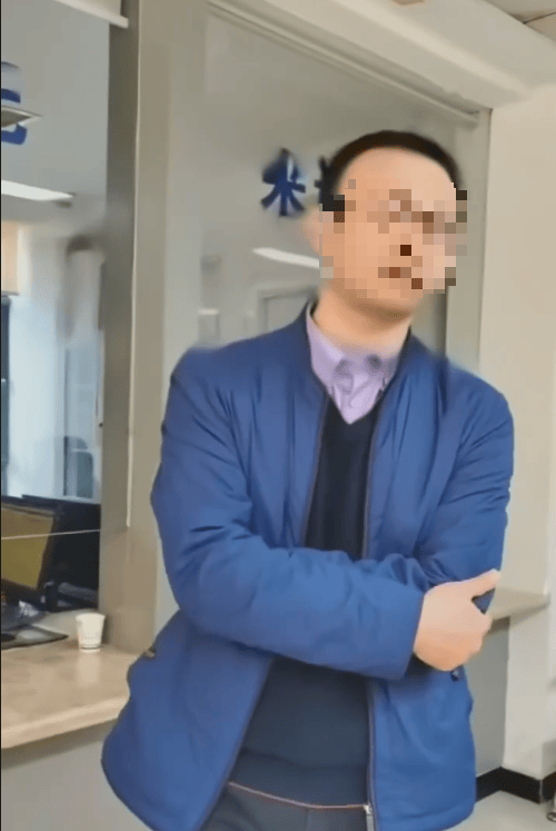 陕西一副局长为躲信访<strong></p>
<p>有没有隐藏软件的软件</strong>，厕所跳窗逃走？回应→