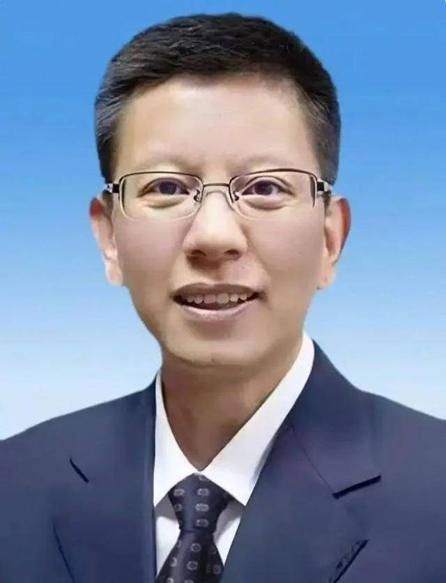 卸任市委书记3天后<strong></p>
<p>国债etf交易规则</strong>，55岁的他任省政府党组成员！