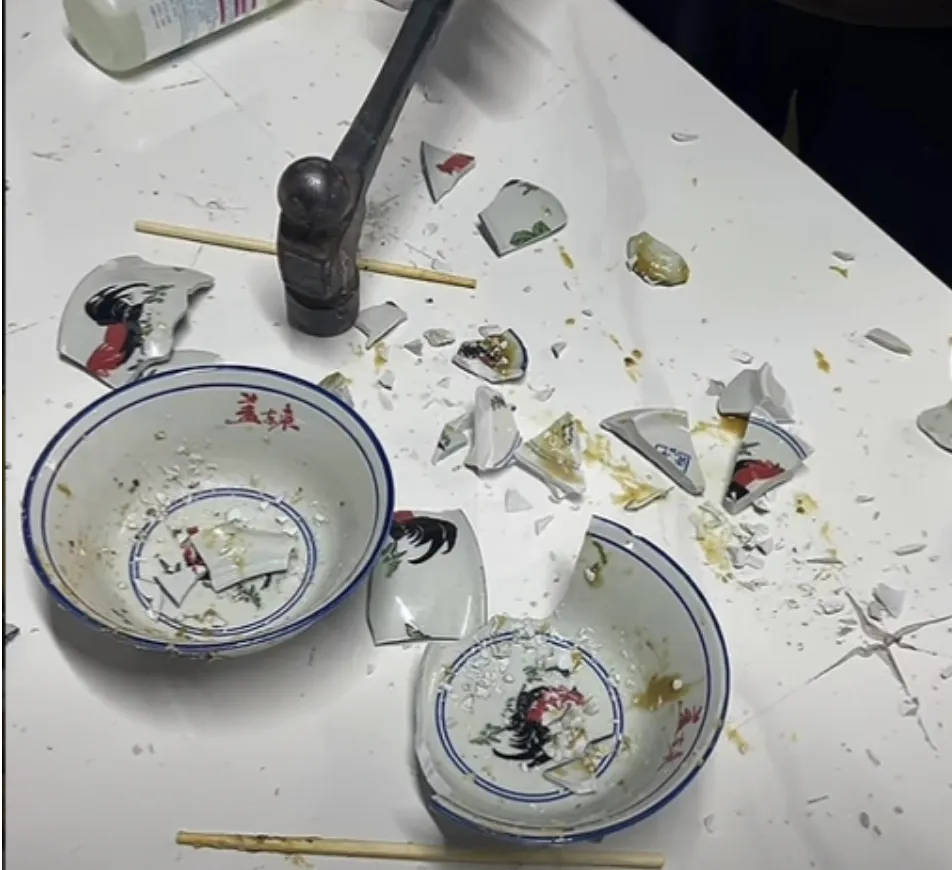 网红夫妇被传有传染病<strong></p>
<p>币圈k线图基础知识</strong>，餐馆砸餐具撇清？官方回应