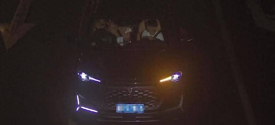 衡阳两个13岁小孩凌晨2点在马路上开车<strong></p>
<p>币圈k线图基础知识</strong>，交警灵魂三问！