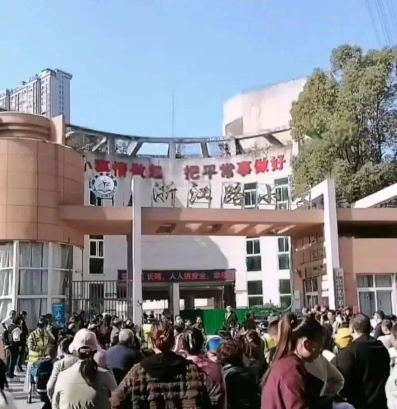 已传染3个班<strong></p>
<p>广州货币交易市场</strong>，湖北一小学紧急停课！官方提醒：正处于高发季节，传染性很强→