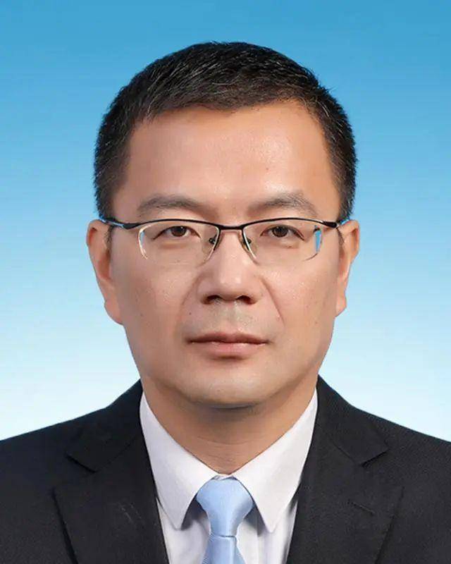75后的他履新重庆<strong></p>
<p>广州货币交易市场</strong>，曾在福建工作