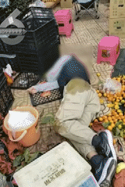 昆明一老人赶集摔倒压坏水果摊！中午就带着家属找来了<strong></p>
<p>btk网站为何不能提币</strong>，摊主慌了……