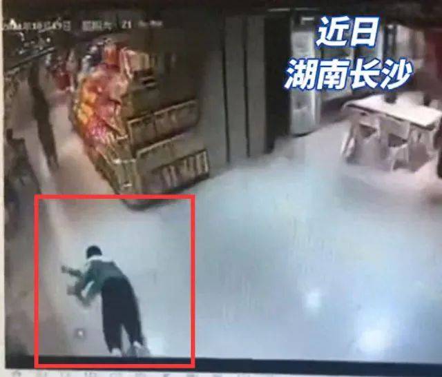 男孩在盒马摔倒无人扶？母亲愤怒砸店<strong></p>
<p>btk网站为何不能提币</strong>！最新回应