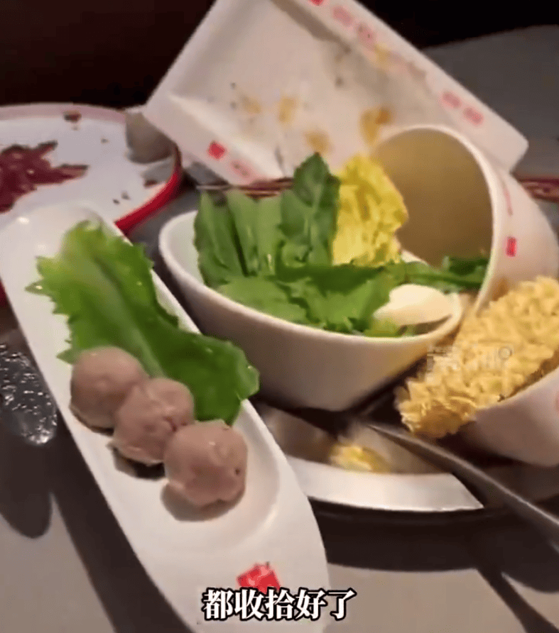 男子独自一人吃火锅<strong></p>
<p>货币市场利率走势</strong>，打完酱料回来锅被收了！店家免单发红包补偿