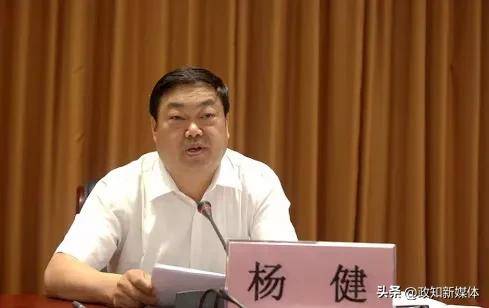 曾任大理州州长<strong></p>
<p>多货币对冲循环交易</strong>，因非法扣押征用防疫口罩被问责的杨健被查
