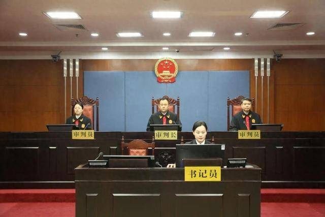 涉案超5200万<strong></p>
<p>多货币对冲循环交易</strong>！山东潍坊市综合保税区原党工委副书记、管委会主任徐洪吉一审获刑16年