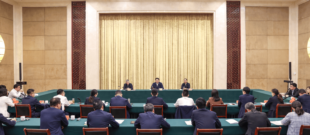 江苏最年轻市委书记<strong></p>
<p>多货币对冲循环交易</strong>，送给年轻干部“五句话”