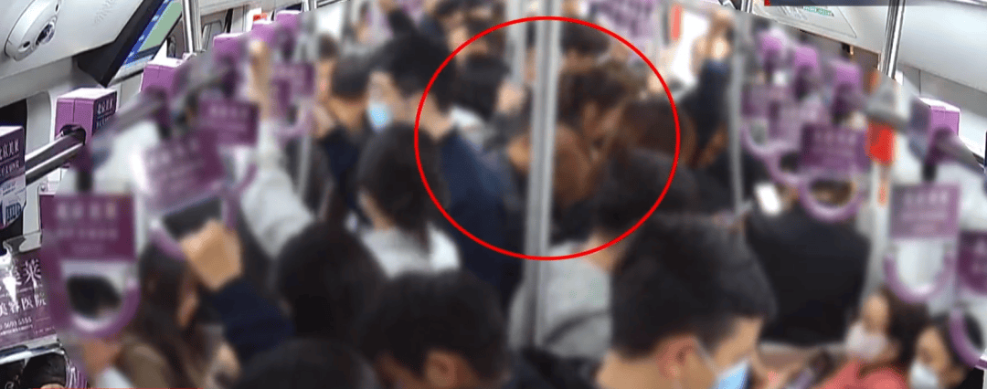 男子北京地铁内猥亵女乘客<strong></p>
<p>gmq币币交易上线</strong>，被抓后下跪求原谅！警方：拘