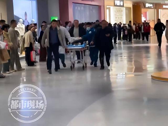 山东济宁一女孩在商场坠亡<strong></p>
<p>gmq币币交易上线</strong>，其倚靠的扶梯玻璃护栏疑似脱落，警方回应