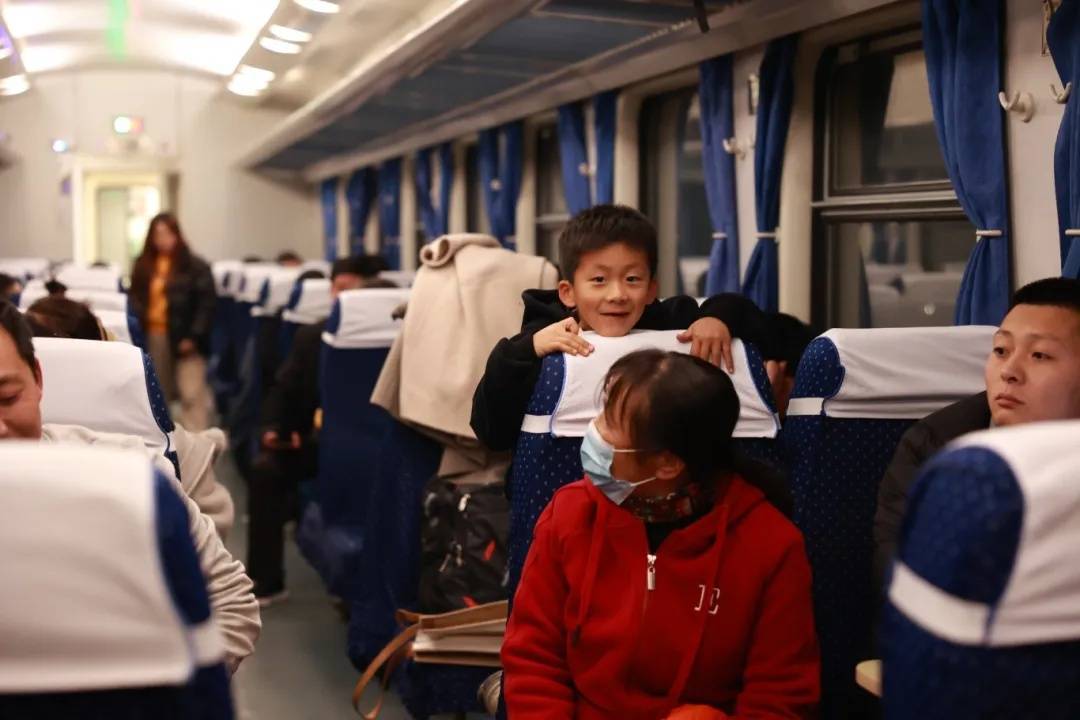 这趟北京始发的绿皮车站站停<strong></p>
<p>零息债券全价交易</strong>，但旅客都说好——