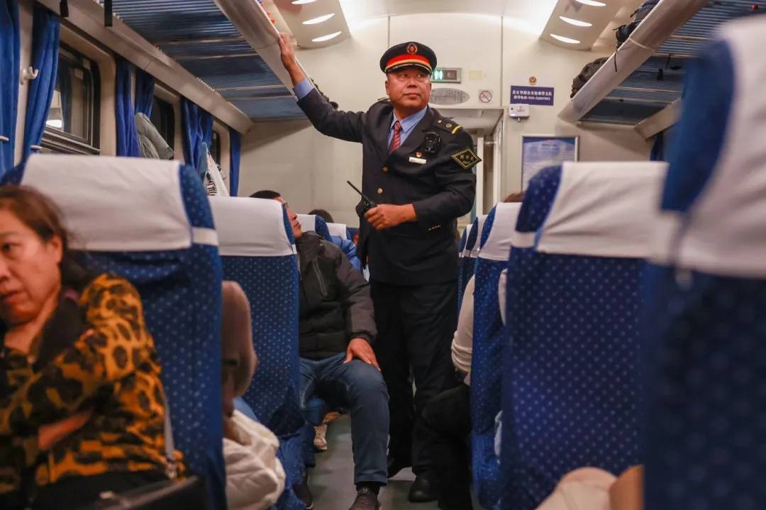 这趟北京始发的绿皮车站站停<strong></p>
<p>零息债券全价交易</strong>，但旅客都说好——