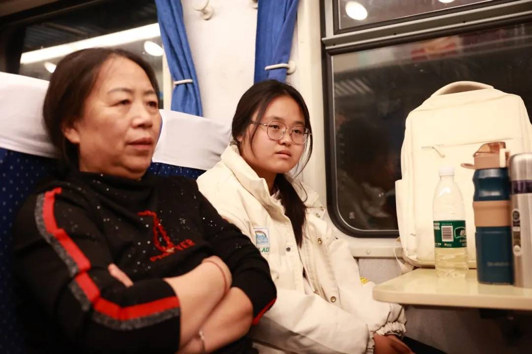这趟北京始发的绿皮车站站停<strong></p>
<p>零息债券全价交易</strong>，但旅客都说好——