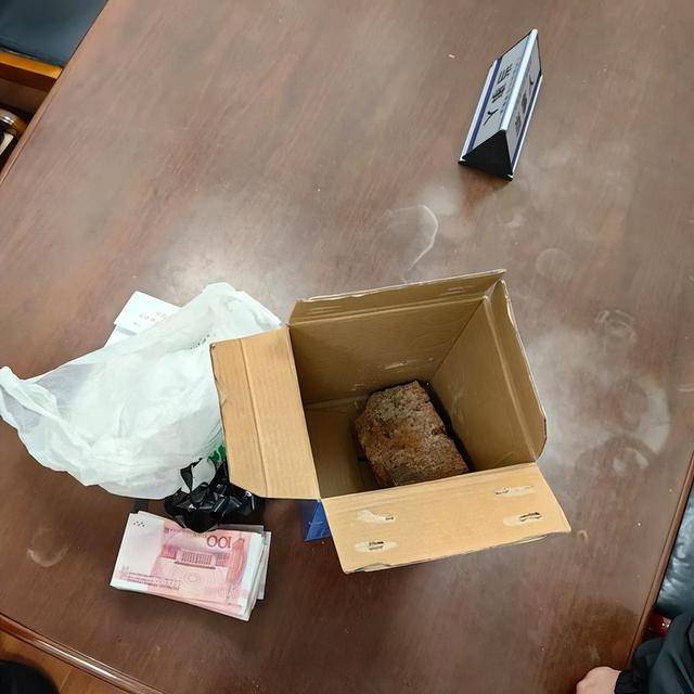上海一男子一天内两次被骗！20000元现金装进啤酒箱<strong></p>
<p>净价交易</strong>，送上顺风车……