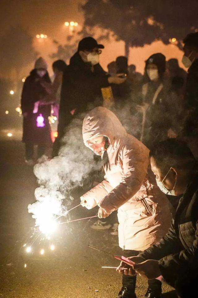 河南多地发布2025年春节烟花燃放规定