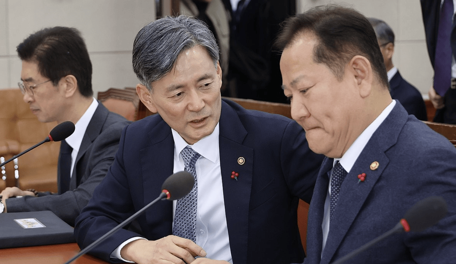 韩媒：韩在野党单独通过决议<strong></p>
<p>债券交易流通规则</strong>，敦促逮捕前防长等涉“内乱”人员
