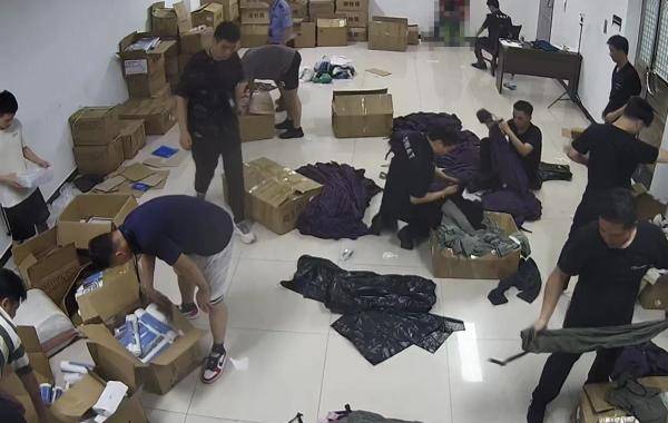 杭州一服装企业收到大量退货单<strong></p>
<p>债券交易流通规则</strong>，打开发现已被调包