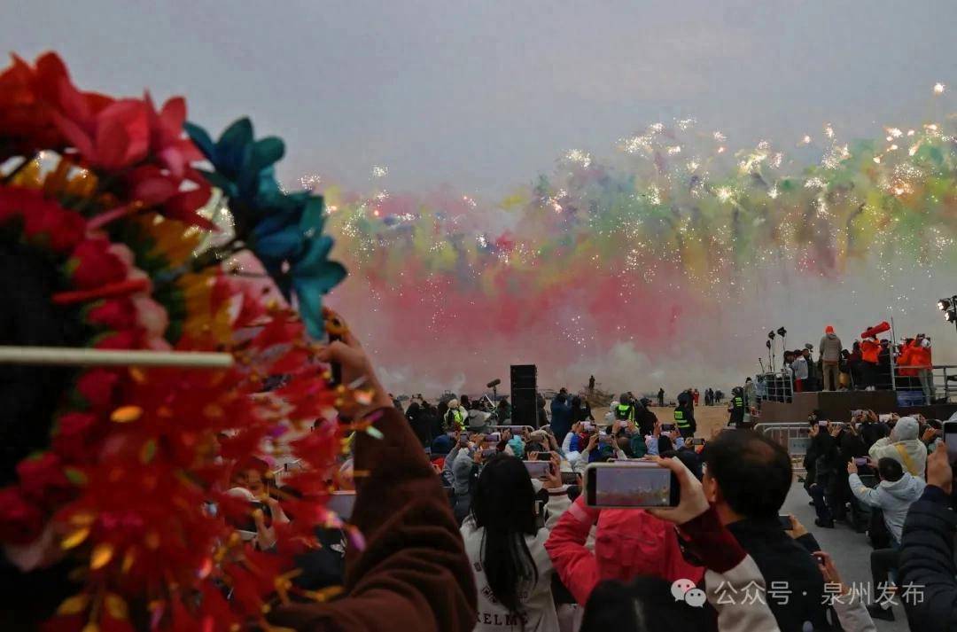 蔡国强烟花秀大量无人机坠海<strong></p>
<p>货币是否具有价值</strong>，网友直呼遗憾，本人回应