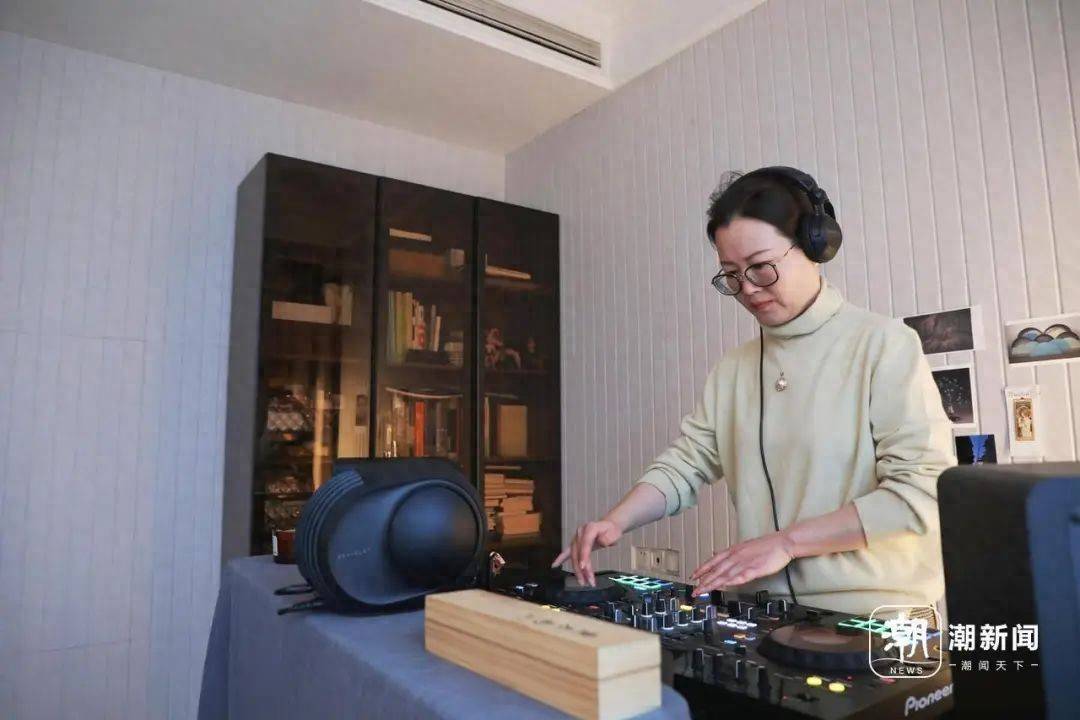太潮了！53岁杭州退休阿姨当DJ<strong></p>
<p>币币交易模式优势</strong>，带着年轻人一起蹦迪