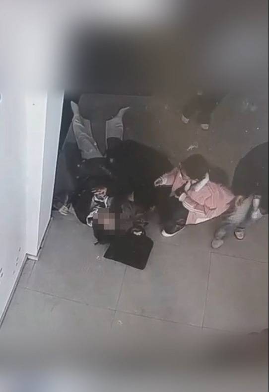 河南一大学老师心脏骤停晕倒<strong></p>
<p>能刷迷你币的软件</strong>，女学生按压施救：我也很害怕，看到老师好转激动手抖