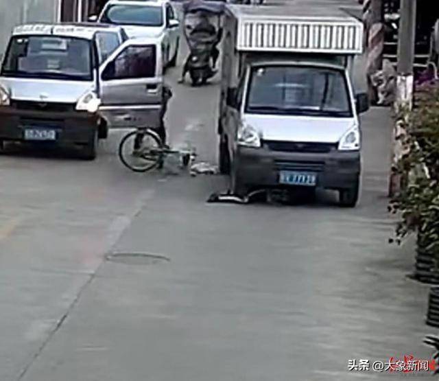 男孩骑单车遭遇“开门杀”<strong></p>
<p>可以对冲的货币对</strong>，摔倒后又被小货车碾压 广东汕头有关部门：及时送医，无生命危险
