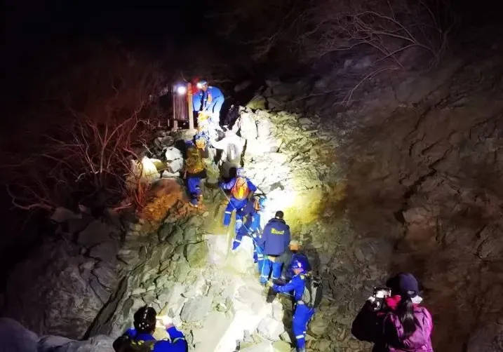 北京一男子带娃登山意外身亡<strong></p>
<p>交易货币511690</strong>！8岁孩子：以为爸爸只是睡着了