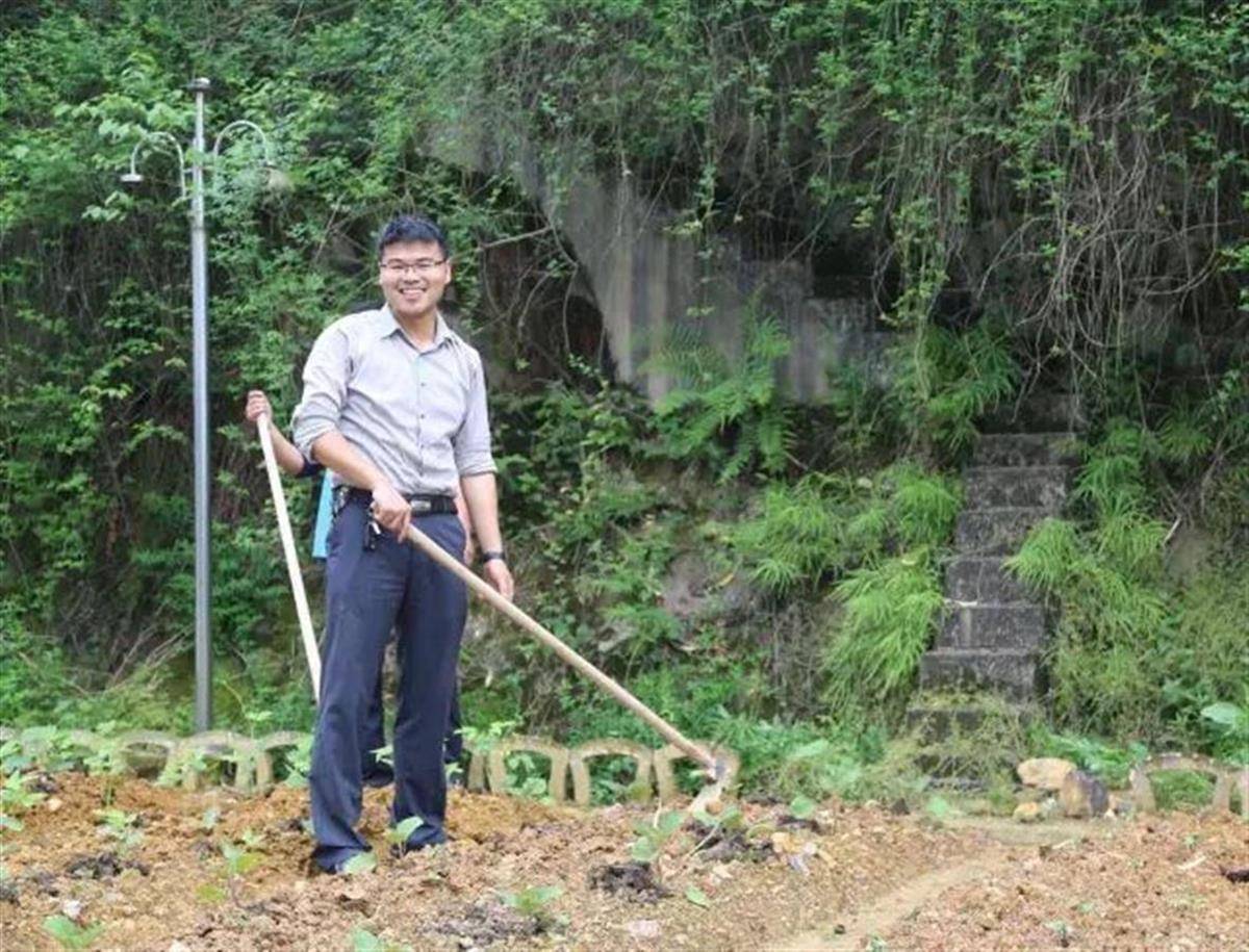 江西35岁“博士县长”用四国语言致辞：曾自学法语、德语<strong></p>
<p>币币交易操作视频</strong>，清华毕业后选择回乡