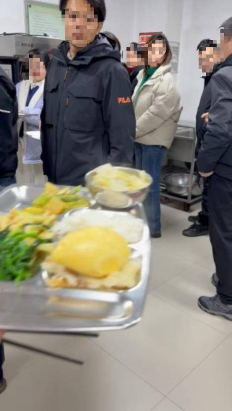 大连一市场监管局疑未到下班时间多人排队打饭 工作人员回应：拍摄者或调<strong></p>
<p>债券交易市场有哪些</strong>了手机时间