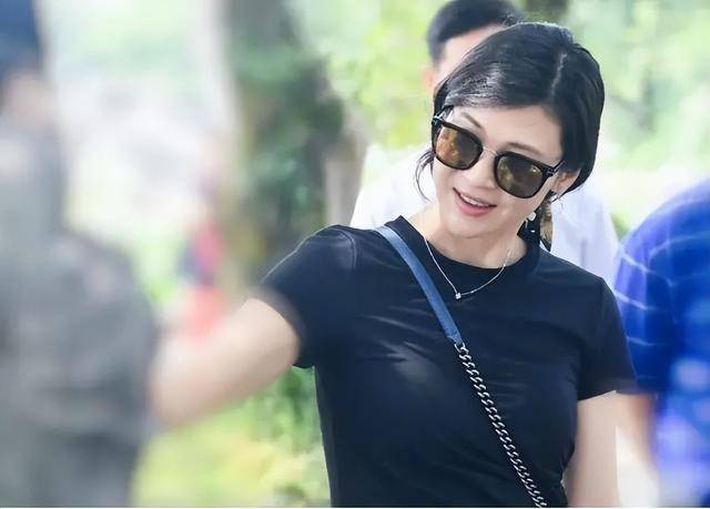 富商周旭辉<strong></p>
<p>趣币网funcion</strong>，44岁娶小12岁女星童蕾，获刑3年后，妻女过得如何？