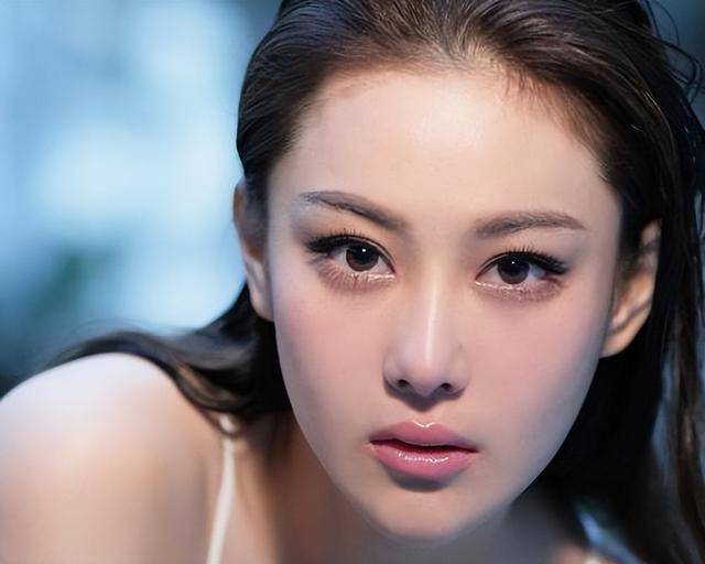 富商周旭辉<strong></p>
<p>趣币网funcion</strong>，44岁娶小12岁女星童蕾，获刑3年后，妻女过得如何？