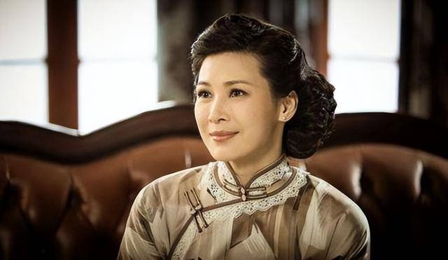 富商周旭辉<strong></p>
<p>趣币网funcion</strong>，44岁娶小12岁女星童蕾，获刑3年后，妻女过得如何？