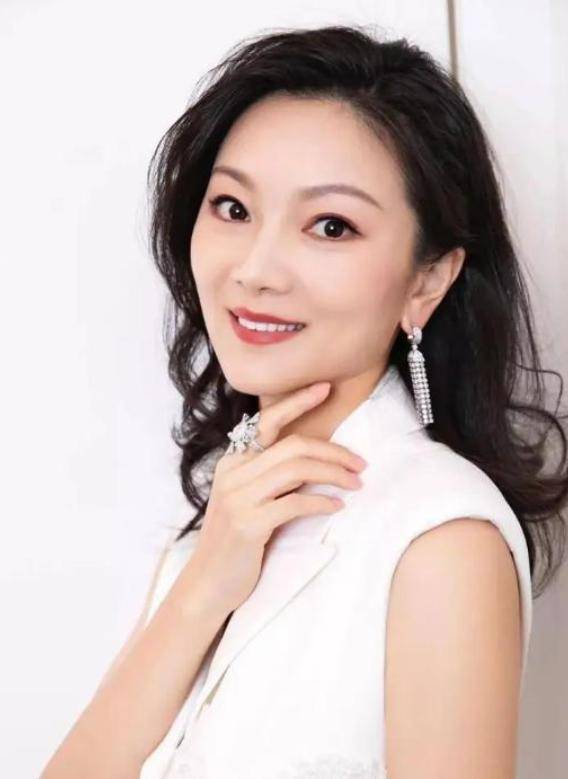 陈婷现实长什么样？路人镜头才是“照妖镜”<strong></p>
<p>趣币网funcion</strong>，突然理解张艺谋了