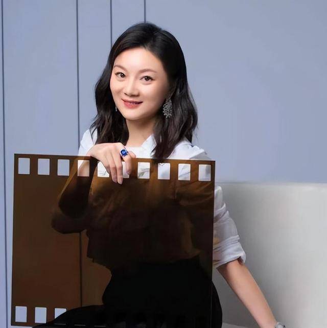 陈婷现实长什么样？路人镜头才是“照妖镜”<strong></p>
<p>趣币网funcion</strong>，突然理解张艺谋了